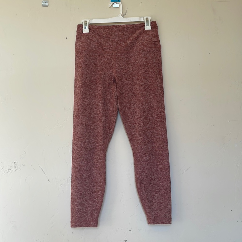 yogalicious lux pink leggings with pockets. size M, fits L